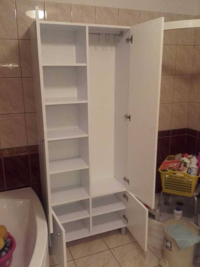 Szafa łazienkowa wysoki połysk z półkami