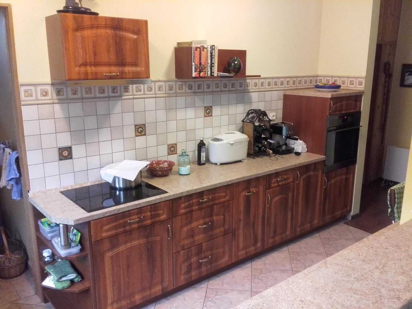 Meble kuchenne z frezowanymi frontami i blatem