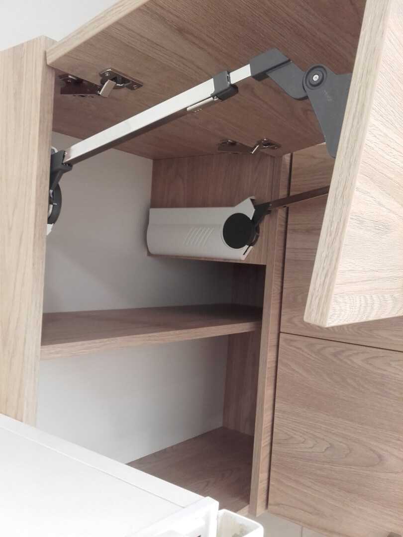 Szafki z łamanym otwieraniem pionowym