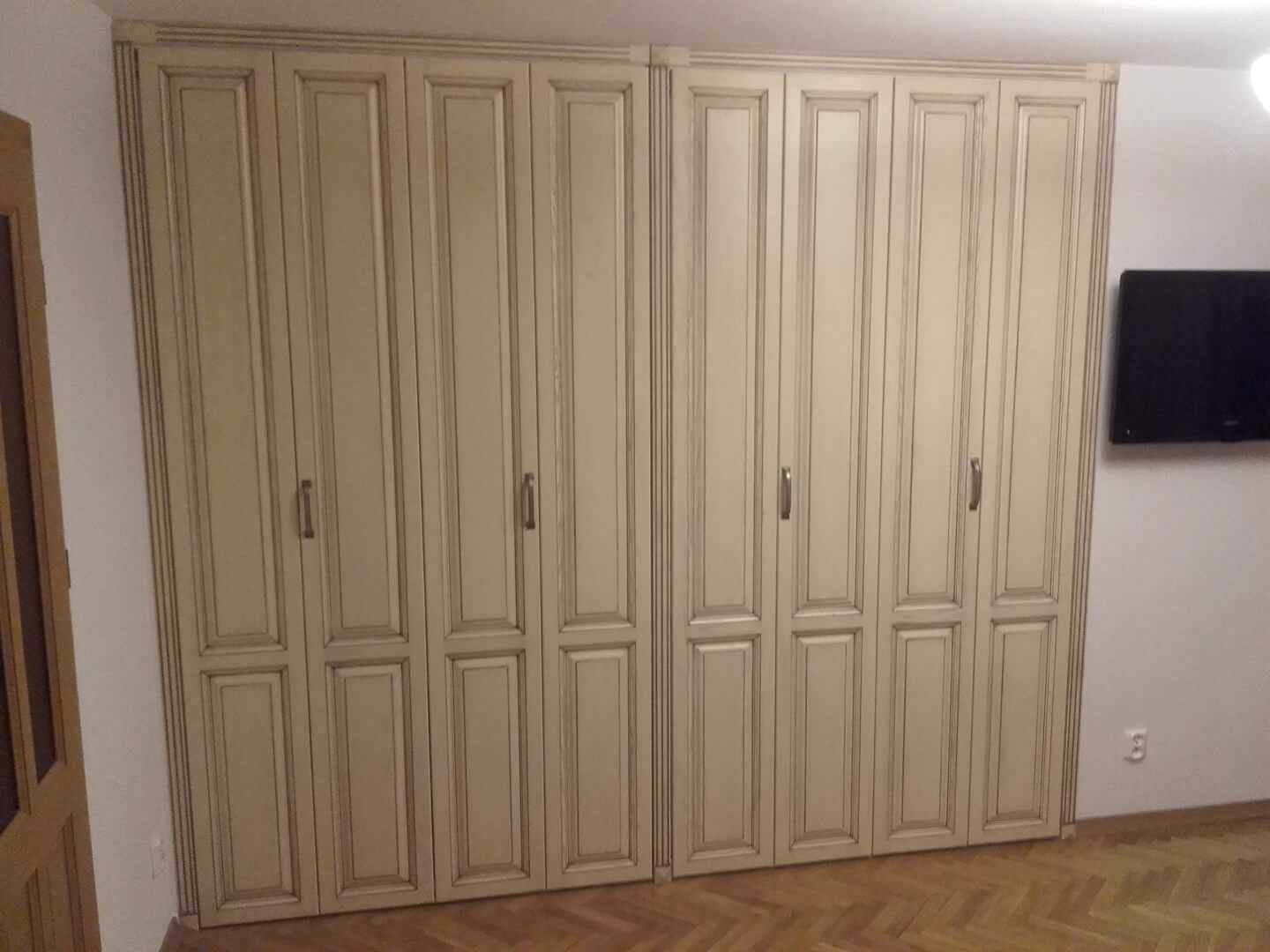 Nietypowe drzwi od garderoby