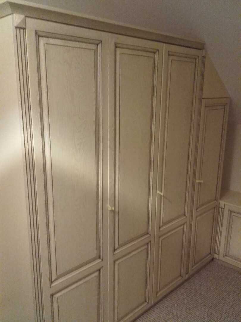 Szafa z frezowanymi frontami