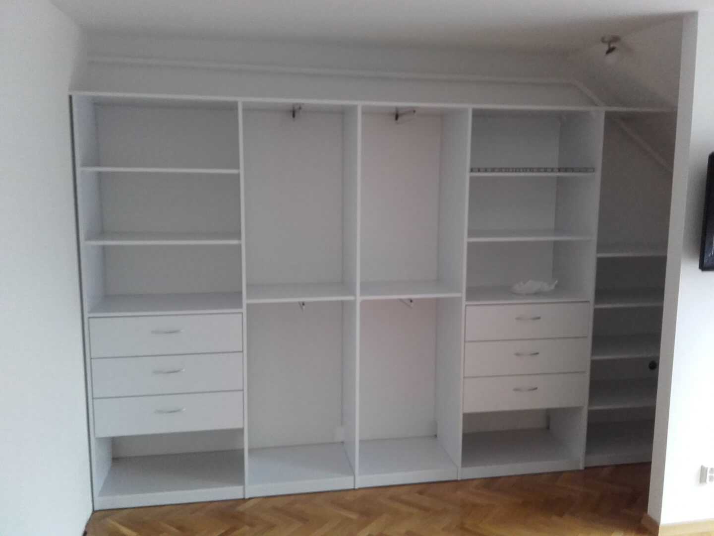 Zabudowa meblowa z szufladami